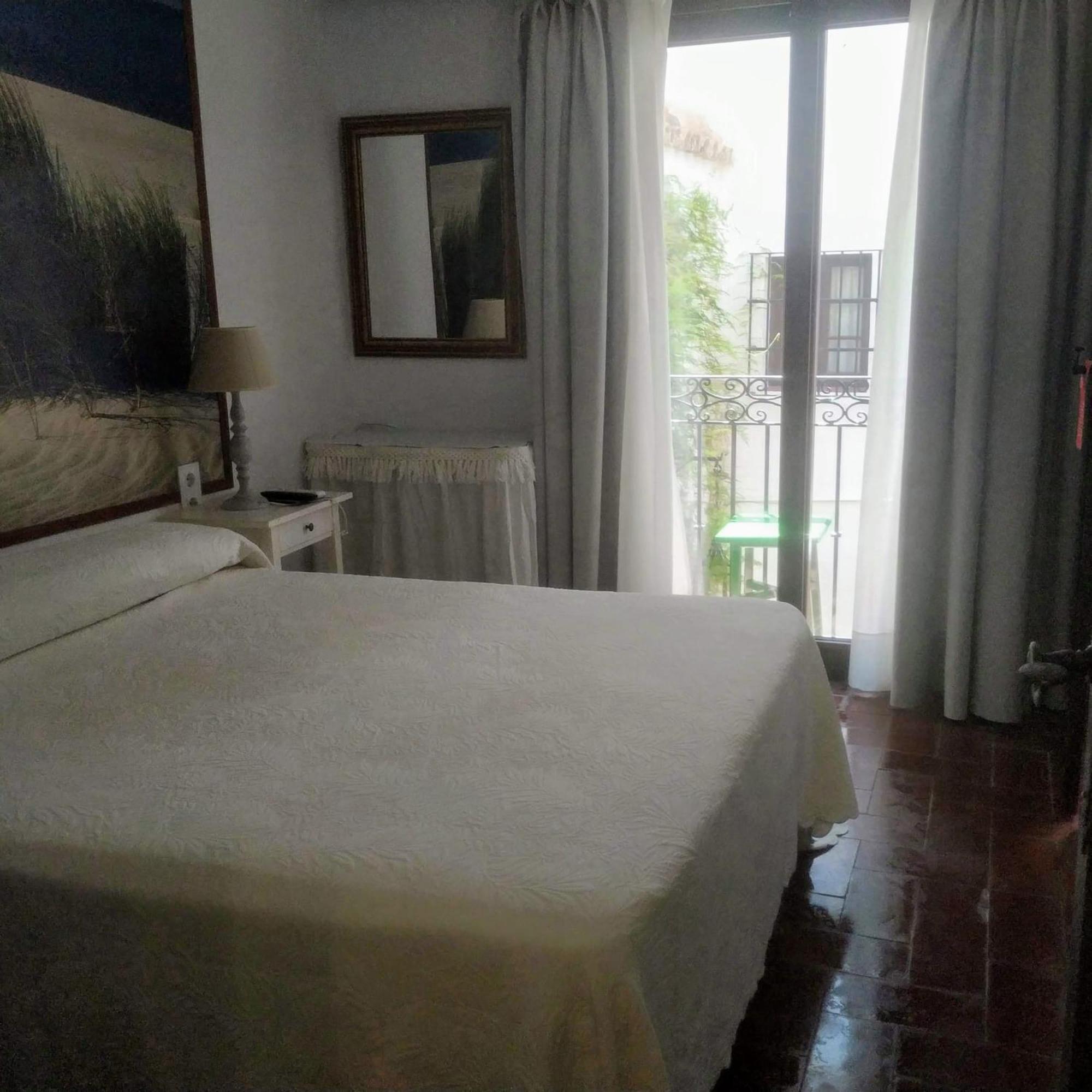 Hostal Gran Capitan Chipiona Luaran gambar